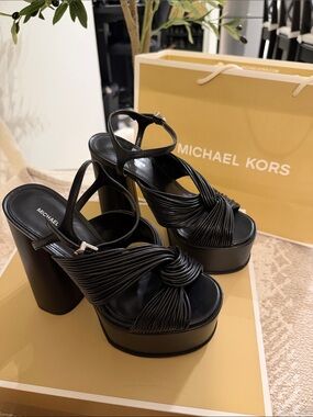 Michael Kors Alessia Platform Sandal size 6 womens